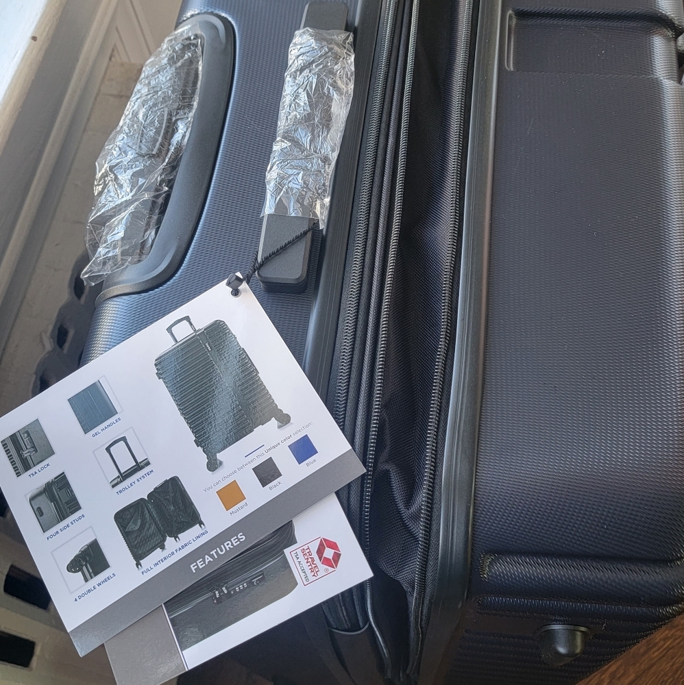 Brand NEW 28" inUSA hardshell luggage. Expandable,  TSA locks, 4 double wheels. - Picture 4 of 13
